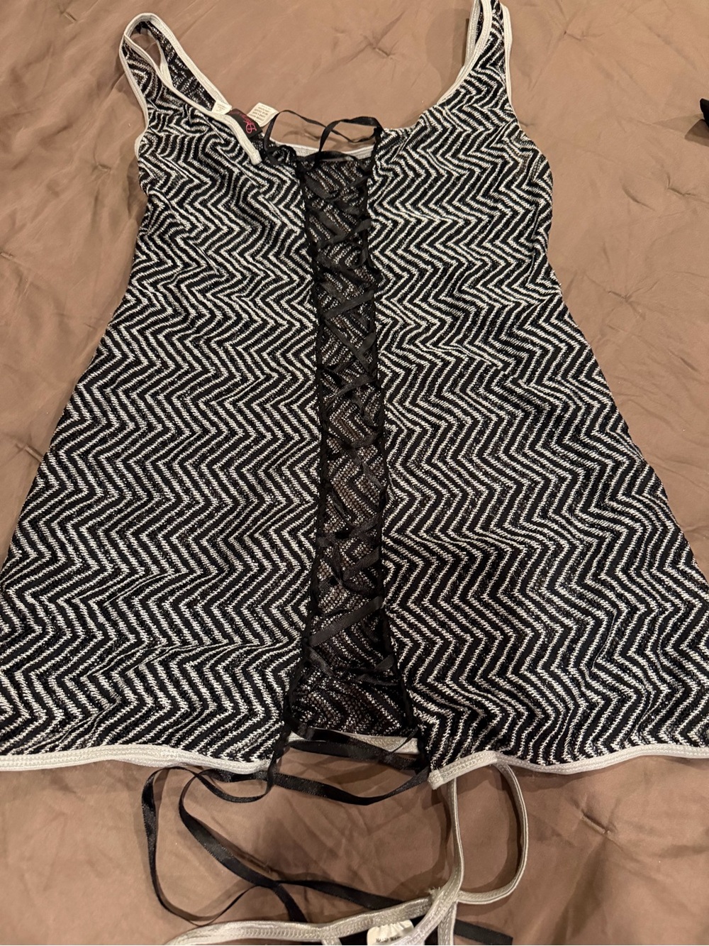 Dreamgirl New Silver & Black Zigzag Scoop Neck lace up back Chemise OSFM - Picture 4 of 5